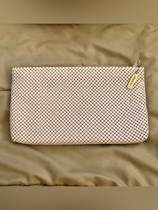 Whiting & Davis Handbags - Textured light pale pink preloved Clutch with Gold Tag